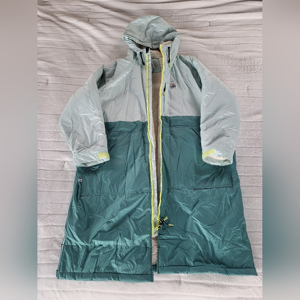 Cold Weather Changing Robe by Passenger